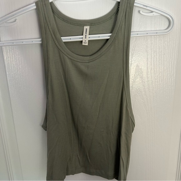 Green aritzia honor tank - Picture 2 of 3